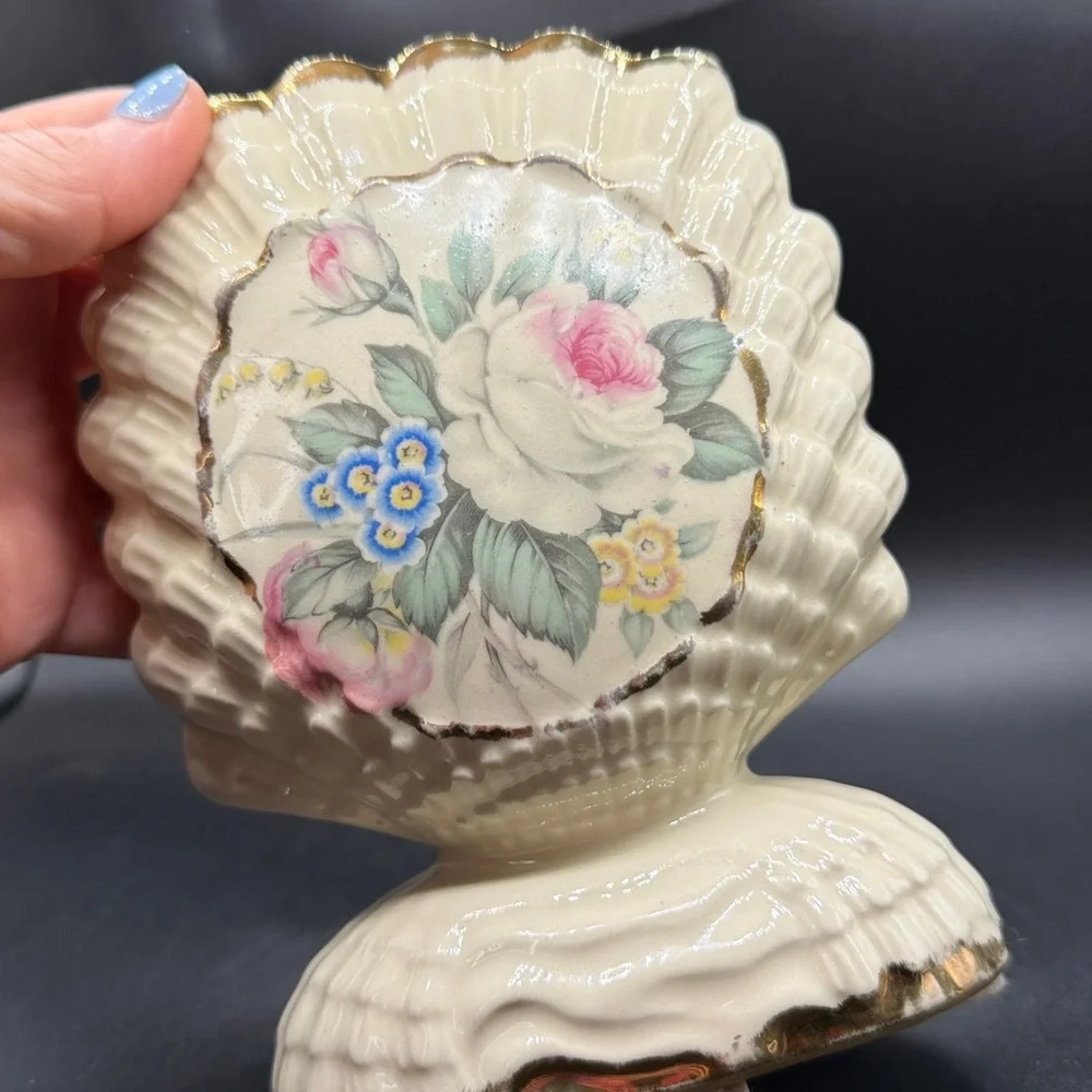Vtg Scalloped Shell Vase with Flowers